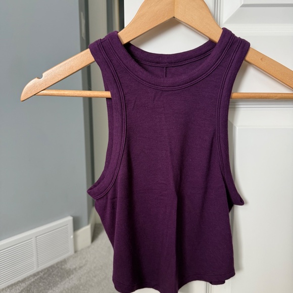 Lululemon hold tight cropped tank top dramatic magenta - Picture 2 of 4